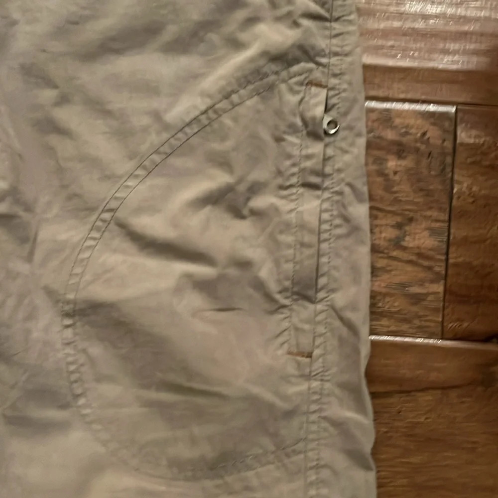 REI Women’s Tan Bermuda Shorts Size 6 - Picture 6 of 9